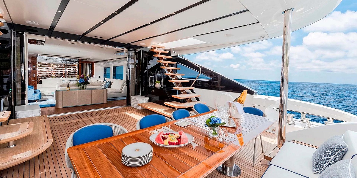 Аренда моторной мега яхты Amer 120 LAFAYETTE во Франции